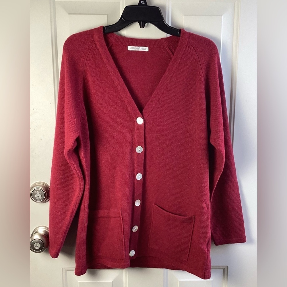 St. Bernard NWT  V neck  Pure wool Women's   Button-Up Sweater cardigan Size L